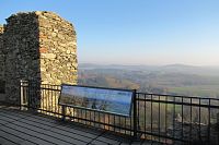 Donjon - nejvyšší přístupné patro s panoramatickou tabulí