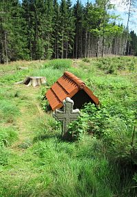 Melechovská studánka a smírčí kříž