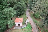 Vidíme hlavně sklípek na potraviny...