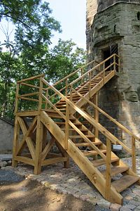 Tvrz Tuchoraz - jdeme do věže