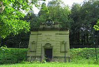 Na trase je i vodárna z r. 1902