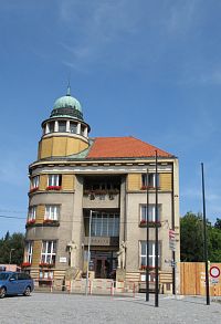 Budova bývalé spořitelny - dnes městský úřad