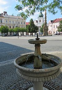 Choceň - Tyršovo nám. s kostelem sv. Františka Serafinského