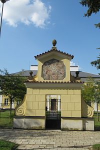 Choceň - barokní brána do farní zahrady