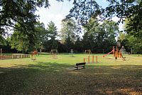 Dětské hřiště v zámeckém parku