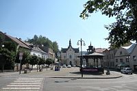 Komenského náměstí - vzadu radnice