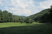 Tam vzadu je schované koupaliště