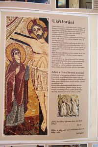 Kostel sv. Cyrila a Metoděje - ke každé mozaice je zde i povídání