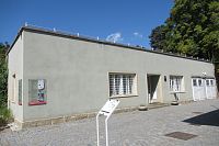 Domek zahradníka a garáže