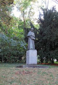 Bronzová socha -  pomník P. Křížkovského z r. 1925