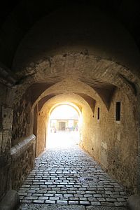 Vycházíme z hradní budovy