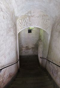 Z hradní areálu  odcházíme východním směrem