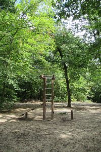 Dětské hřiště v Bystrci cestou k rozhledně Chvalovka