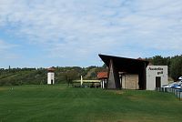 Golfové hřiště s bývalou vodárnou, dnes rozhlednou