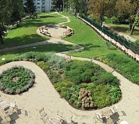 Pohled na zahradu vily