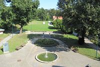 Pohled na zahradu vily