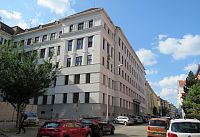 Tučkova ulice - 2. vchod do bývalého drážního učiliště