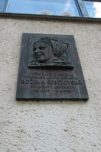 Kounicova ulice - pamětní deska na sokolovně