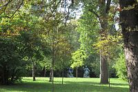 Park Lužánky - plastiky Obchod a Tolerance z r. 1892