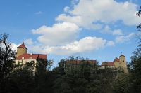 Hrad Veveří z dolního parkoviště u silnice