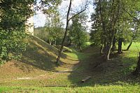 Bývalý příkop okolo hradu