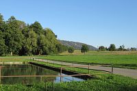 Je tu i hasičská nádrž, ale na koupání to není