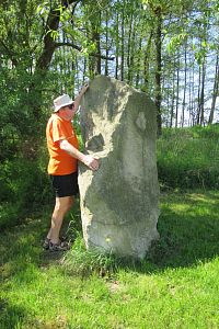Vstiš - léčivý kamenný kruh - Otu lákal menhir zralá žena, pokud jsem to dobře pochopila