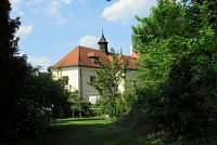 Hrad Roupov - pravděpodobně bývalý zámek, dnes obývaný majiteli