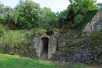 Hrad Roupov - nádvoří