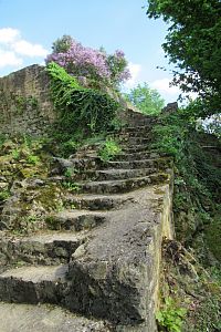 Po schodech šplháme vzhůru