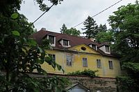 Chudenice - budovy areálu zámek Lázeň