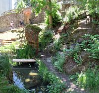 Rusalčino jezírko s úkrytem pro vodníka