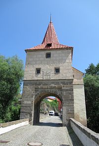 Mostecká věž s bránou
