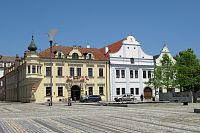 Severní strana Masarykova náměstí - domy se zdobenými renesančními portály