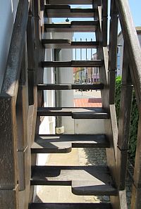 Schody na ochoz zahradního pavilonu