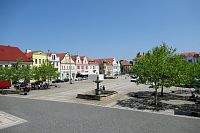 Pohled z vyhlídkového altánu na severní stranu náměstí