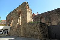 Zřícenina klášterního kostela sv. Maří Magdalény