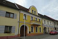 Západní část republiky - 1. den: Černošín - historie a prohlídka města; procházka cca 6 km: PP Černošínský bor, zřícenina hradu Volfštejn, Vlčí hora (704 m), vyhlídky