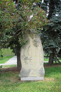 Chodová Planá - pískovcová plastika, která vznikla při mezinárodním sochařském sympoziu
