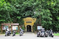 Vstup do restaurace Ve skále