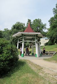 Altán s pramenem Richard