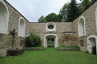 Vysoká - ruiny kostela sv. Jana Křtitele