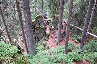 Blížíme se k ferratě, tady se cesty dělí