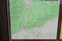 Taková mapka je na každém zastavení. My jsme šli tu horní (botu)