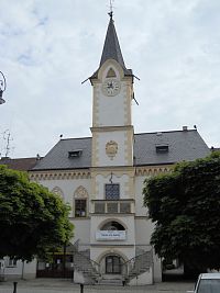 Ostrov - radnice - r. 2010