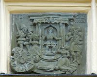 Radnice - rélief nad vchodem