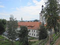 Klášterní konvent s věží