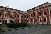 Zámecké nádvoří ze Šlikovy ulice