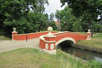 Mostek v zámecké zahradě