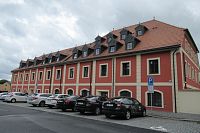 Bývalé panské hospodářské budovy, dnes hotel Myslivna